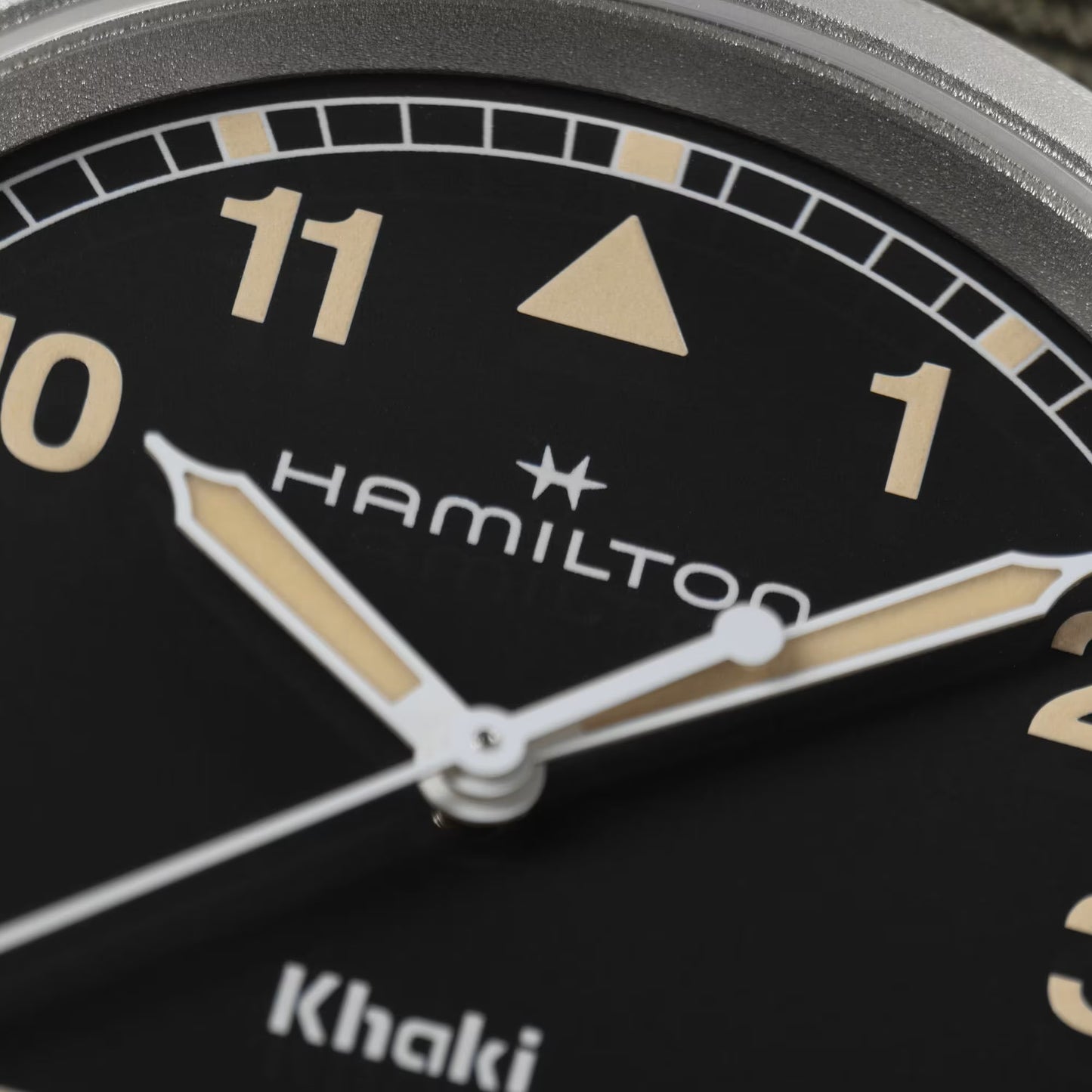 HAMILTON - Khaki Field Quartz 38 mm